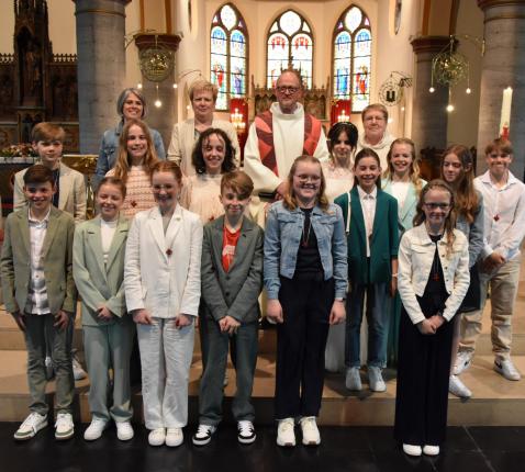 Heilig Vormsel in de Sint-Amanduskerk te Beernem 