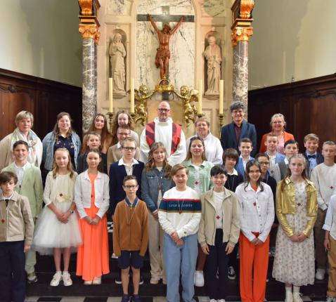 Heilig Vormsel in de Sint-Lambertuskerk te Oedelem 