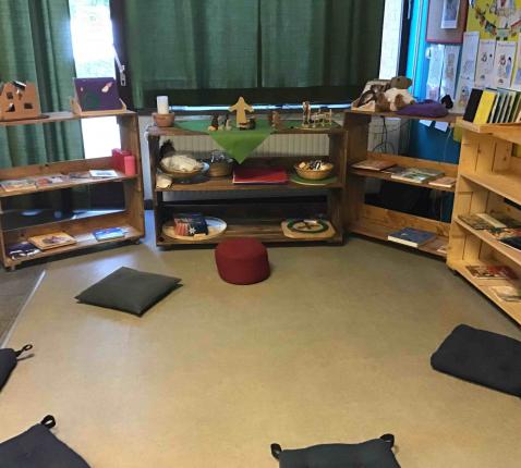 Godly Play ruimte in een klas in basisschool Het Kompas in Sint-Gillis-Waas © Anne Van Overloop