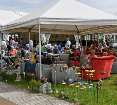 Op het terras van tVaartje is het gezellig genieten © tVaartje