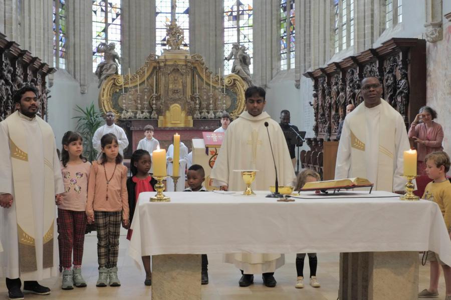 Hoogfeest Heilige Drie-eenheid met speciale aandacht voor de kinderen die hun eerste communie hadden gedaan © Pastorale zone Leuven aan de Dijle