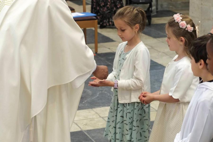 Hoogfeest Heilige Drie-eenheid met speciale aandacht voor de kinderen die hun eerste communie hadden gedaan © Pastorale zone Leuven aan de Dijle