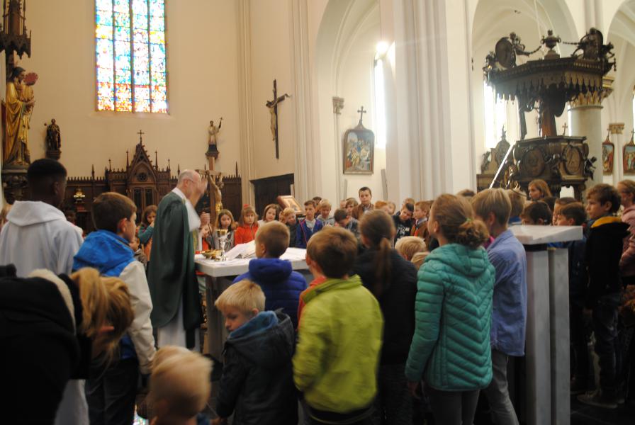 Het Onze Vader werd gebeden met de overige kinderen uit de kerk.