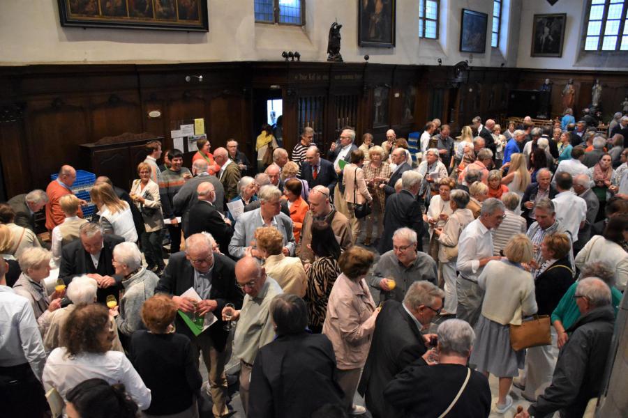 Een druk bijgewoonde receptie. © Erna Nevejant