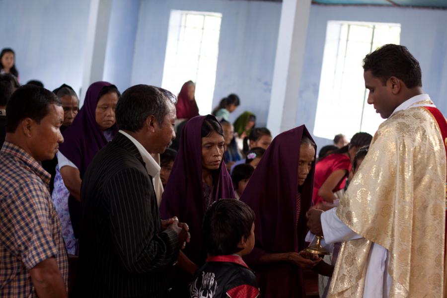 Eucharistieviering in het dorp Laitkynsew - Meghalaya, India