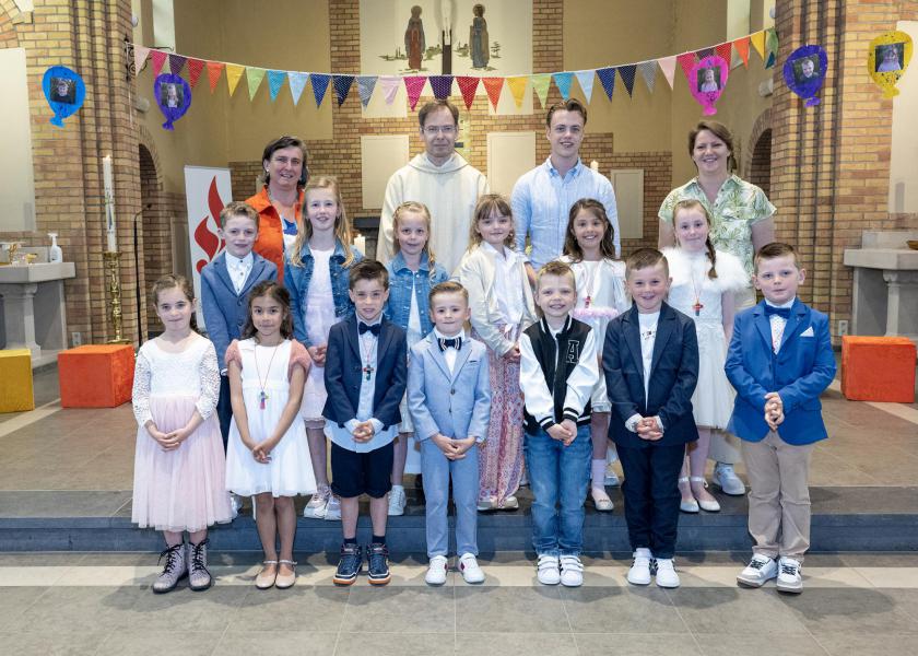 Eerste communie voor 13 kinderen van Sint-Jan op zondag 7 mei om 11 u. 