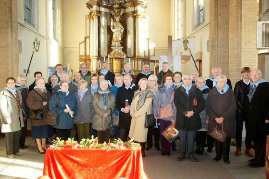 De trefdag begon met een misviering en bezoek in de kerk Sint-Lambertus Beersel. © Hugo Casaer