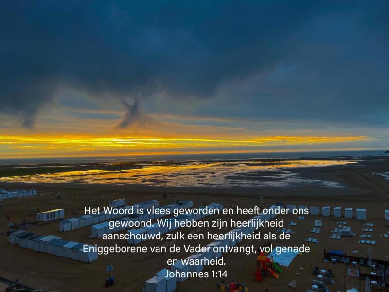Uit Johannes op ondergaande zon in Zeebrugge © Chris De Gr.oote