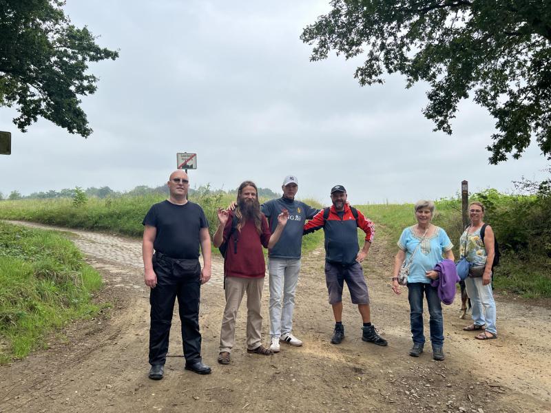 Wandeling met Floris, Jan, Carl, Kristof, Frieda, Hedwig, hond Aiko en Chris in Neerijse © Chris De Groote