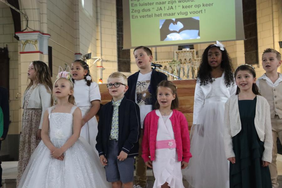 Eerstecommunicanten van Heilige Familie-Don Bosco en Sint-Jozef Moretusburg op 14 mei © Lena Dupont en Tom Goessens