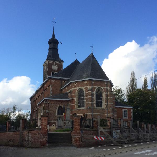 De kerk (uit oostelijke richting) 