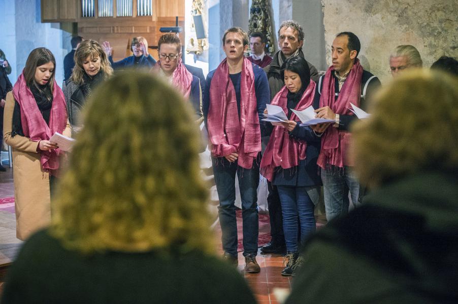 Catechumenen bij de naamopgave in de kathedraal, foto: Frank Bahnmüller