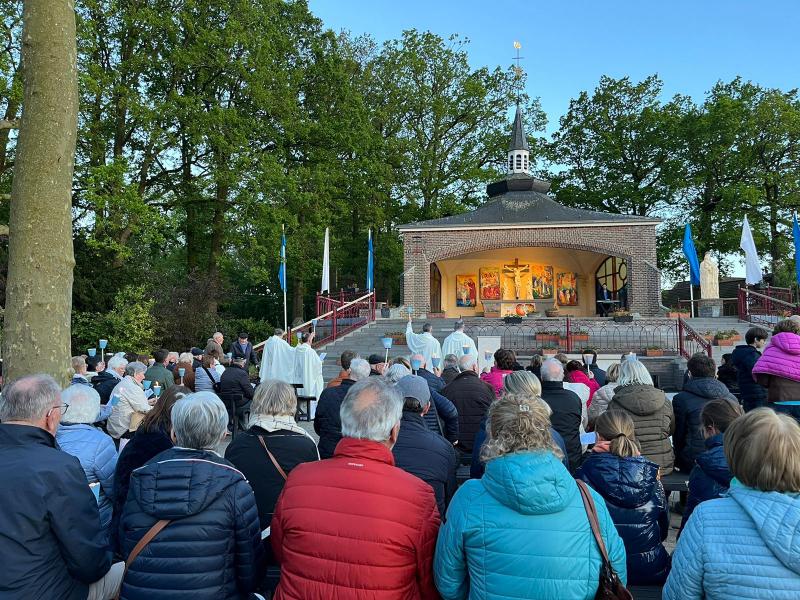 Kaarsenprocessie © Nele Vandommele