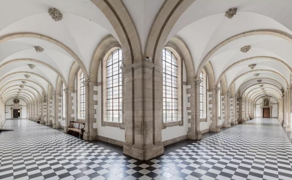 The monumental cloister aisle © Alexander Dumarey