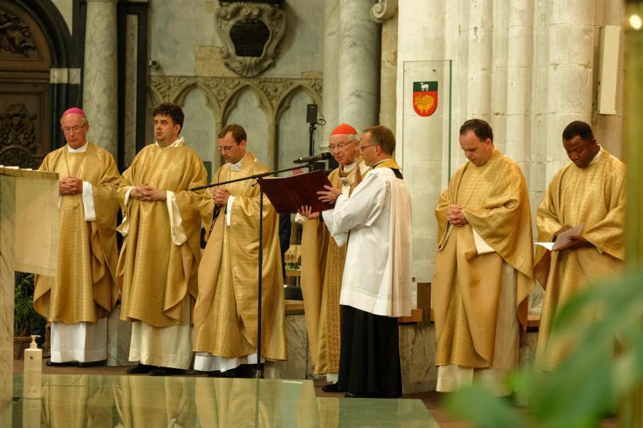 Priesterwijding Jan Van Achter, Geert Narinx, Kevin Pluym en AnthonyJude Okafor, Sint-Romboutskathedraal Mechelen, 10 juli 2022 © Laurens Vangeel