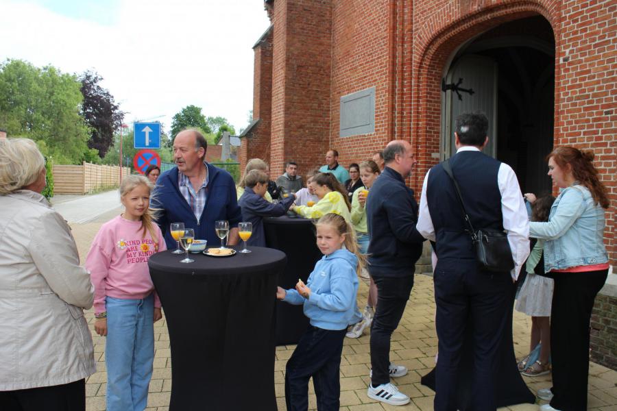 Gezellig nagenieten van de viering © RvH