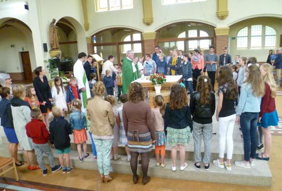 Dankviering 5 juni 2016 eerste communicanten en vormelingen Lutselus en Rooierheide 