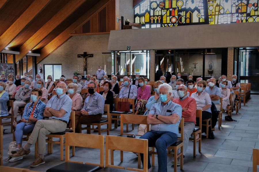 Aandachtig luisteren naar Tijs Mauroo © Neos Kuurne