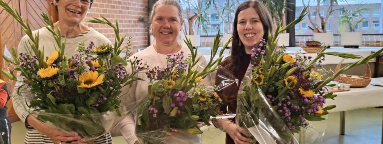 Dirigenten Liturgisch Koor werden in de bloemetjes gezet 