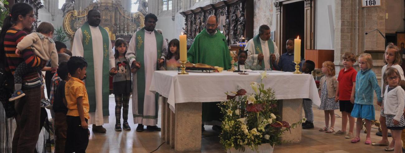 Missio priester Basil Rohan Fernando verwelkomd in de Sint Kwintensgemeenschap © Missio