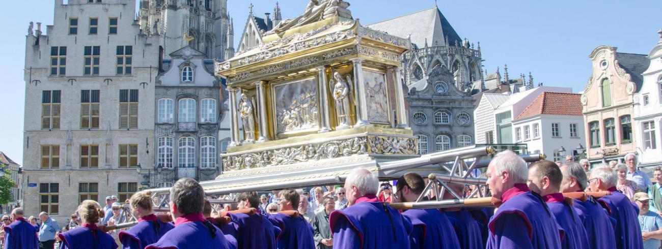 Hanswijkprocessie editie 2018 onder een stralende gouden zon © Hellen Mardaga