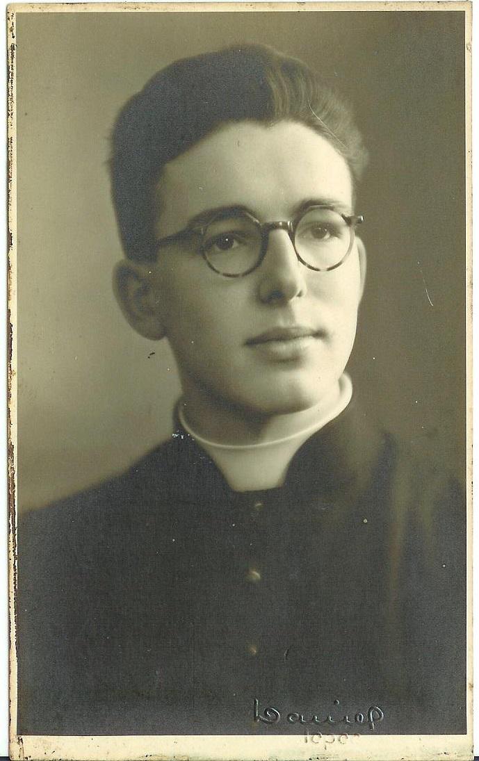 Cyriel Moeyaert bij zijn priesterwijding op 8 april 1945 