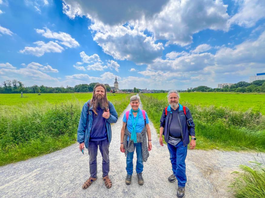 Jan, Frieda en Chris aan de Abdij van t’Park © Chris De Groote