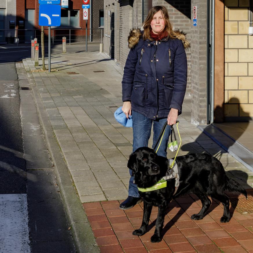 Deborah op weg naar haar werk 