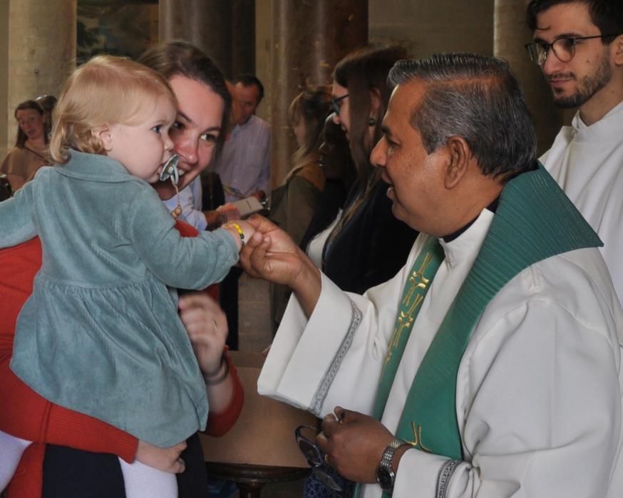 Missio priester Basil Rohan Fernando verwelkomd in de Sint Kwintensgemeenschap © Missio