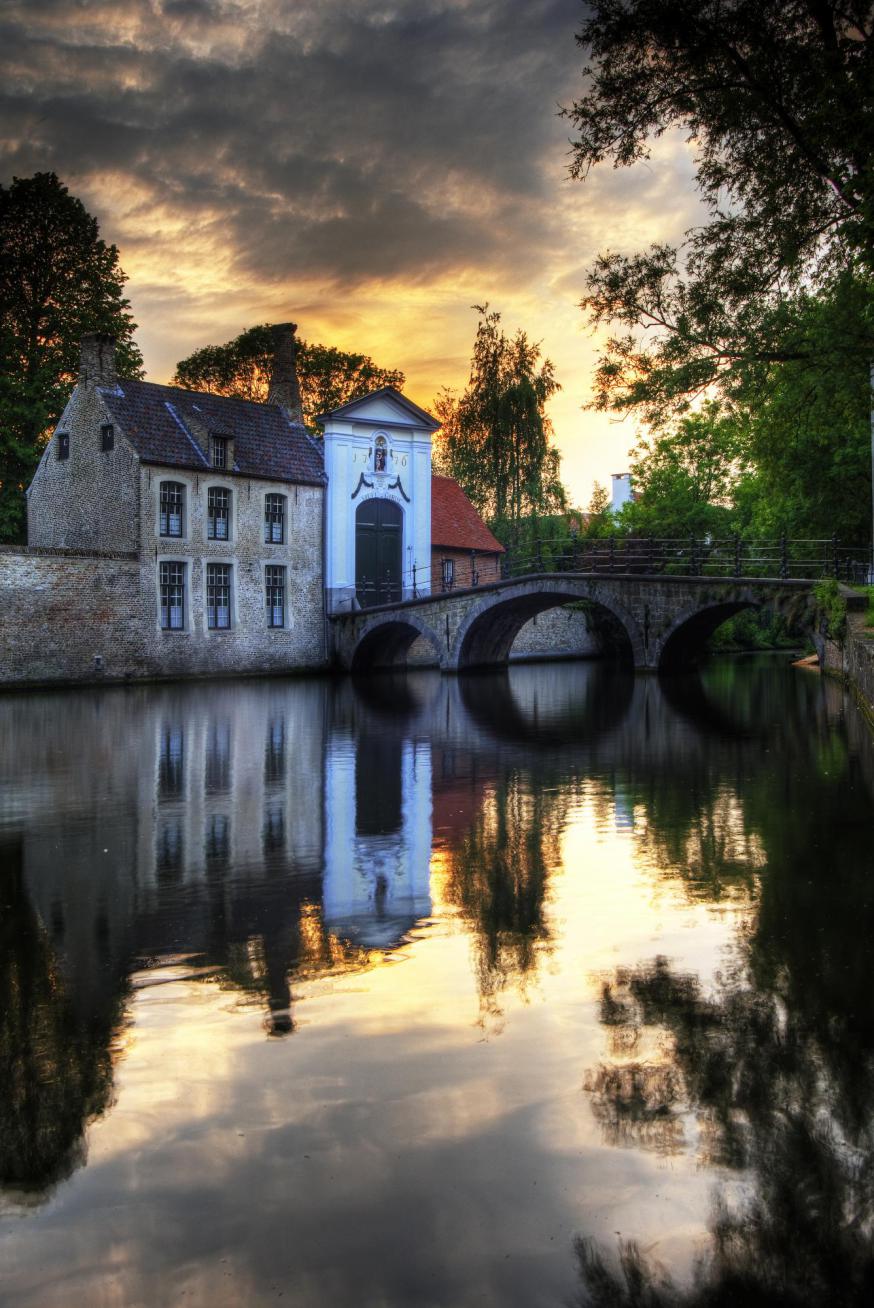 De achttiende-eeuwse toegangspoort van het Brugse Begijnhof Ten Wijngaerde © Wolfgang Staudt