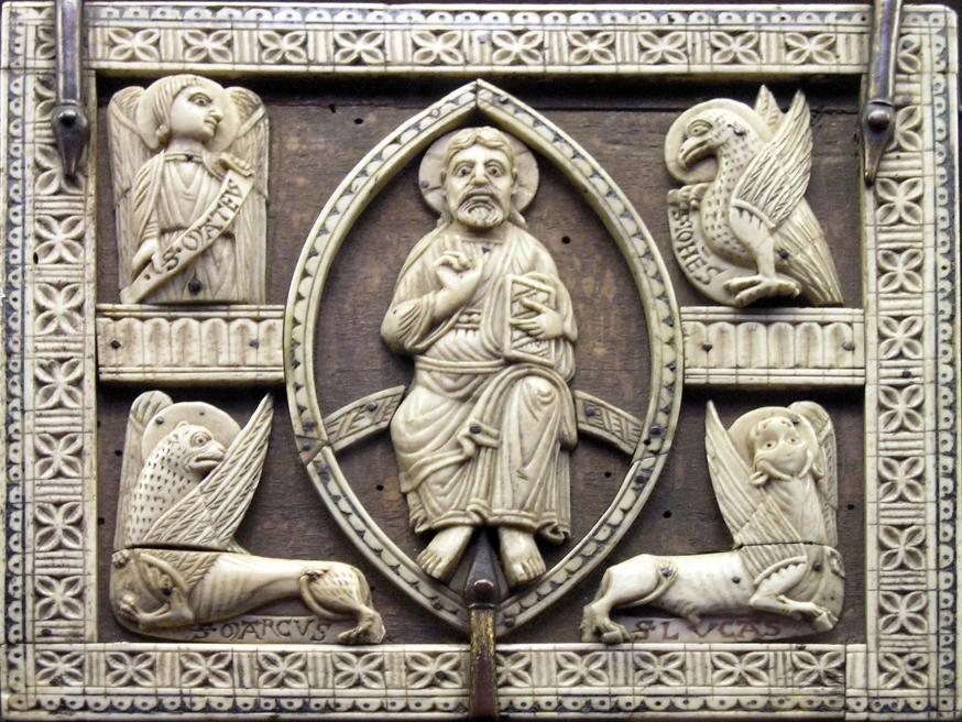 Mandorla met Christusfiguur en de symbolen van de 4 evangelisten, koffer in elfenbeen, Museum Cluny 