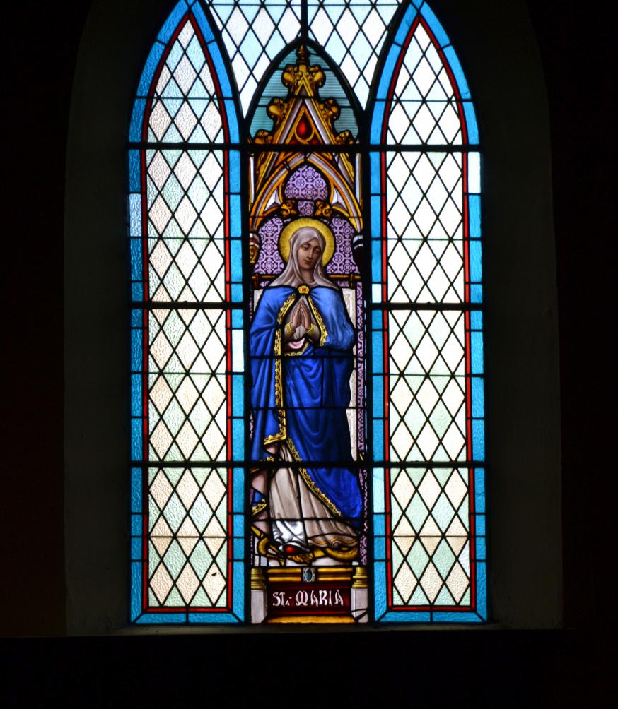 Glasraam in de Sint-Antonius Abtkerk van Moerbeke © Geert Defauw