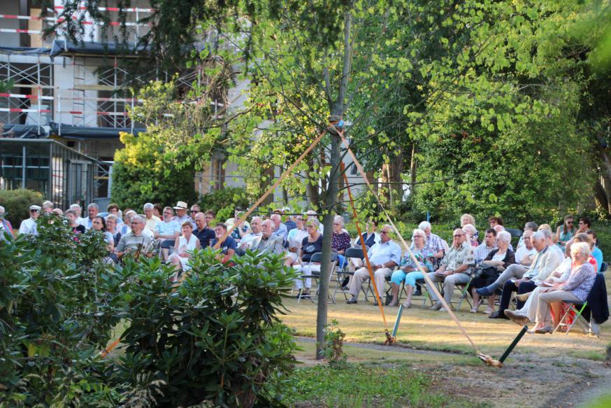 Beiaardconcert in de tuin van de dekenij © HVDS