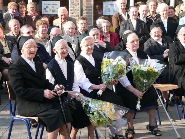 In 2006 werden de zusters van Heiende gevierd : Zr. Laurentia, Zr. Clementa en Zr. Paula : samen 200 jaar in het klooster. 