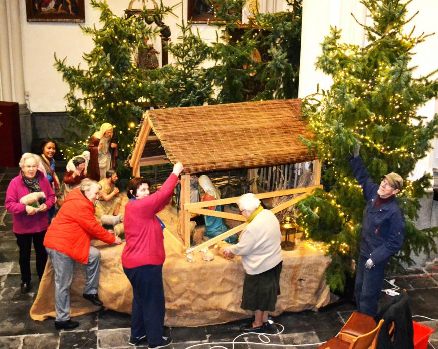De Sint-Egidiuskerk baadt weer in volle kerstsfeer.  Dank aan de liturgische werkgroep/bloemschikken voor hun nooit aflatende inzet. 