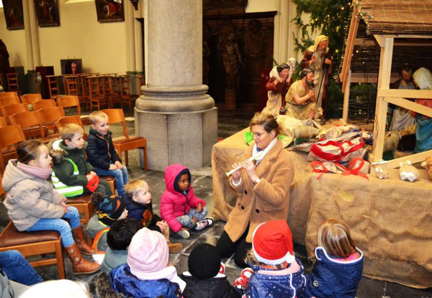 De klas van Juf Annelies (de Klimop) op weg naar Kerstmis-2 