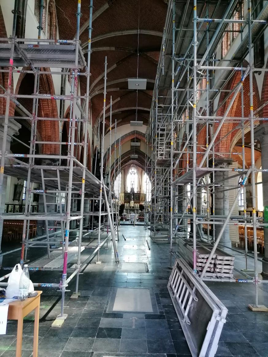 Door de restauratie van de gewelven zijn erediensten tijdelijk onmogelijk in onze H. Kruiskerk 