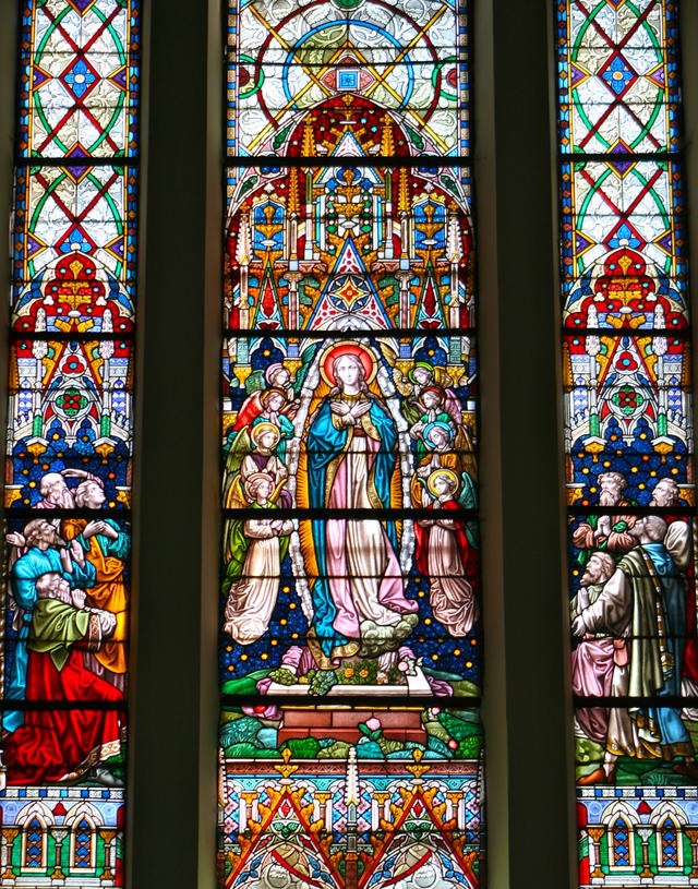 Glasraam in de kerk van Beverst