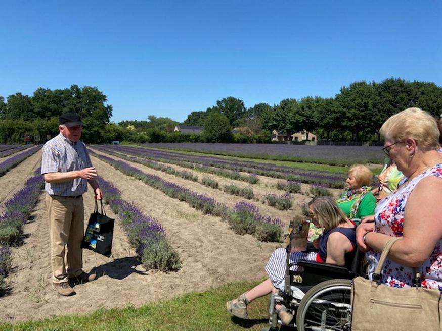 Op 22 juni, een heerlijke zomerdag, ging Samana-Lutselus op uitstap naar de lavendelhoeve in Stokrooie. 