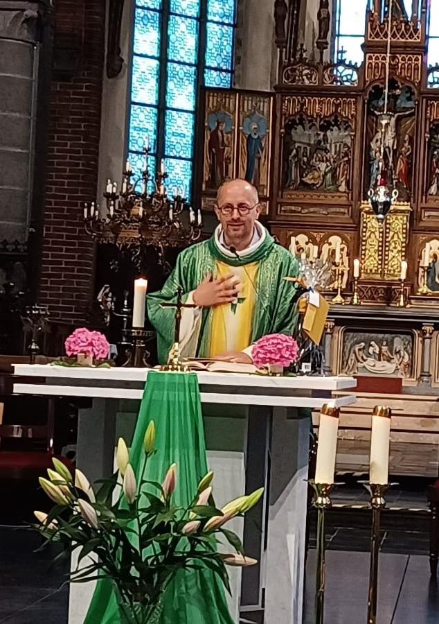 Herbert tijdens zijn dankwoord na de viering in de H. Kruiskerk Stekene