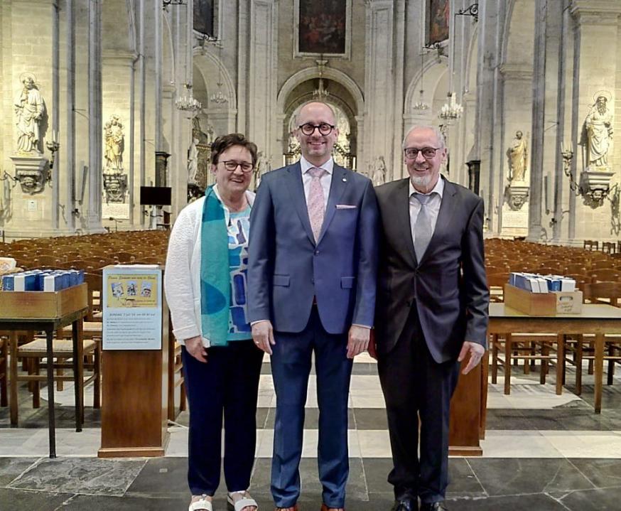 Priester Herbert met zijn ouders 