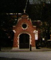 O-L-Vrouwkapel op het dorpsplein in Okegem 